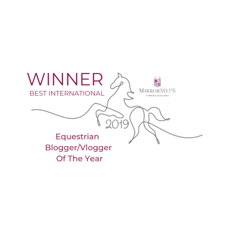 distintivo de ganador de la categoría "blog internacional" en los Equestrian Blogger Awards 2019