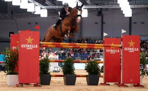 Marcus Enhing saltando en la Ifema Madrid Horse Week