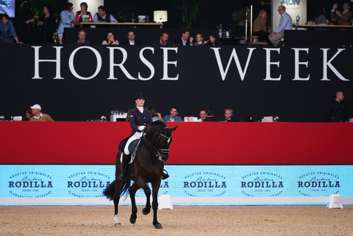 Morgan Barbarçon, amazona de Doma Clásica haciendo una reprise en la Copa del Mundo de IFEMA Madrid Horse Week